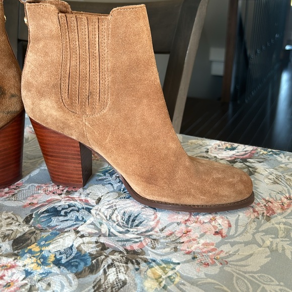 Heeled boots - Picture 3 of 8